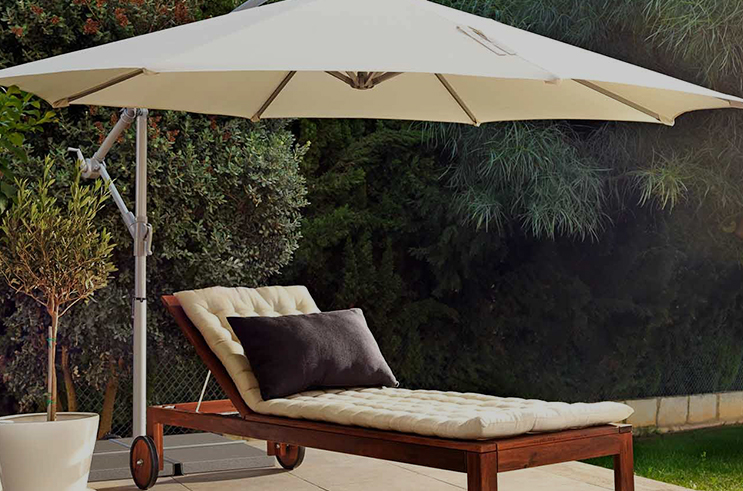 Como o material dos guarda -chuvas do pátio afeta a durabilidade e a proteção solar?